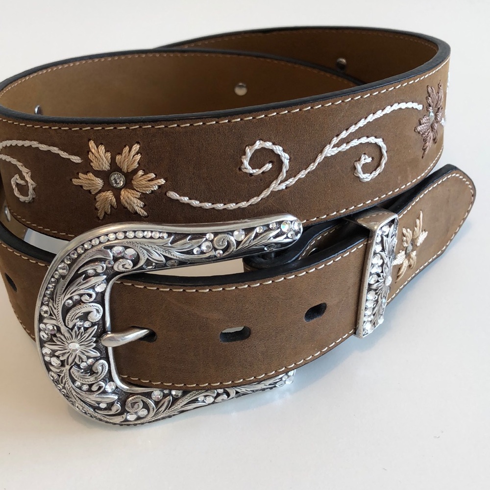 Women’s Embroidered Floral Belt